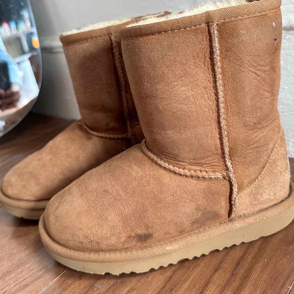I’m selling Ugg boots